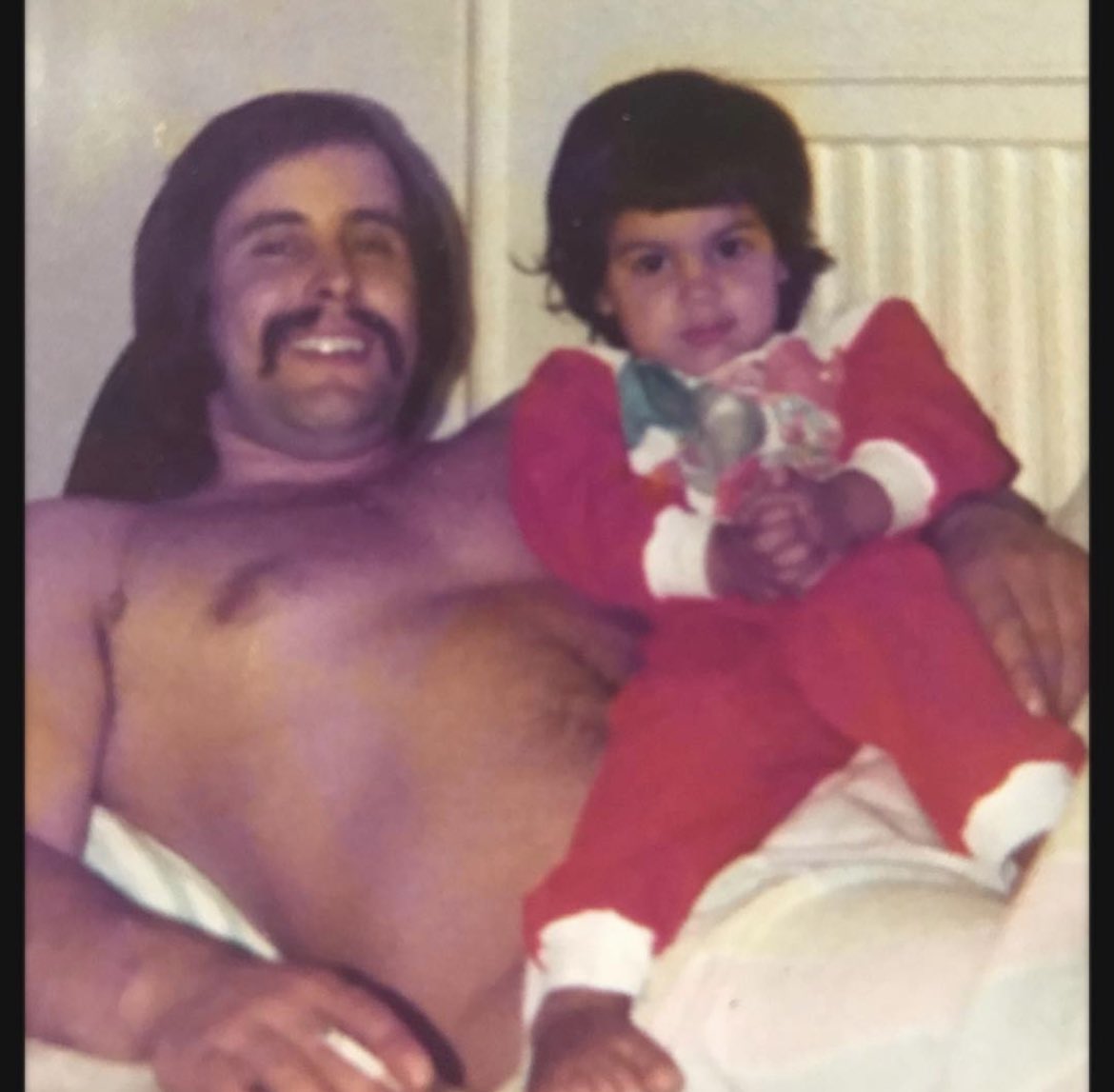 It’s been a tough few weeks, my gorgeous dad is on palliative care 😞 This is my favourite picture of us. Can’t beat the 70’s, perfectly reasonable to smoke in bed with your toddler daughter who is head to toe in nylon! 🙈😂