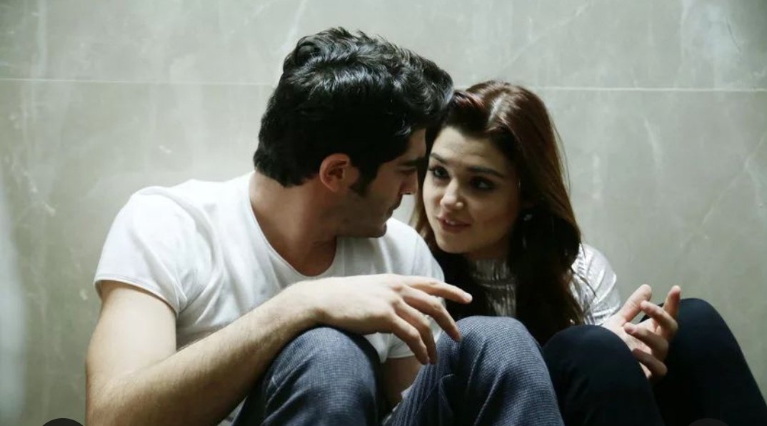 EsteladelRosa20's tweet image. Nunca habia visto estas escenas  🤔 aca era sin mojarse  jaja pero que lindos mis HanBur 😍❤️ #BurakDeniz #HandeErçel