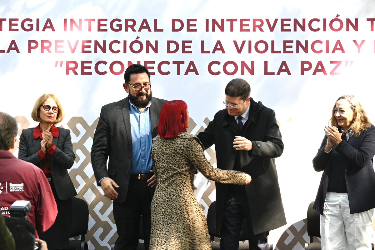 PabloVazC's tweet image. Celebramos la novena entrega de reconocimientos a las y los beneficiarios de la Estrategia Integral de Intervención Temprana para la Prevención de la Violencia y la Delincuencia, “Reconecta con la Paz”, que coordina la @SSC_CDMX.

En #Reconecta, ayudamos a jóvenes en conflicto…