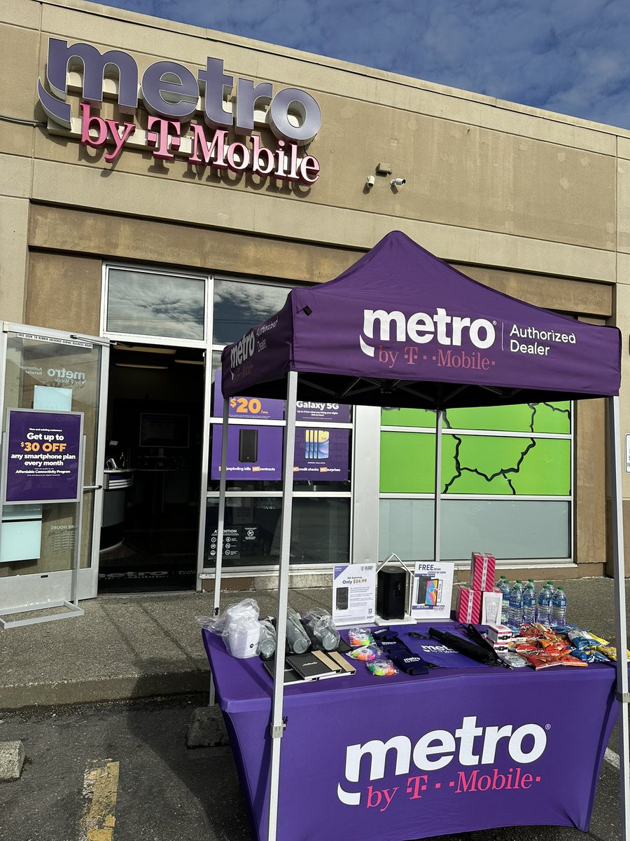 Customer Appreciation Event in Bremerton, WA today! Come check out our Blazing Fast Network here! Make sure you stop by and check out our amazing Tax Time Deals! <a href="/JamesLeeWW/">James Lee</a> <a href="/gracewang22/">grace wang</a> <a href="/johncaple/">John Caple</a> <a href="/thayesnet/">Terry Hayes</a> #Motorolla