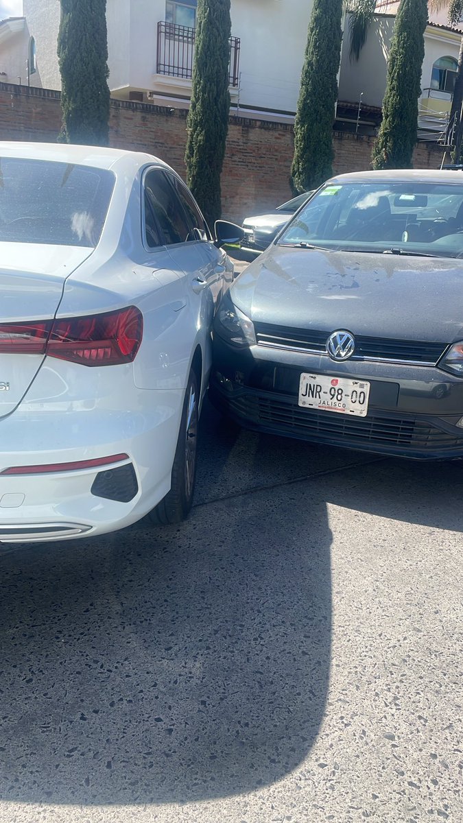 PuertasDelTule's tweet photo. Seguimos perdiendo apoyo en Av del Tule y Ahuehuete coches sin respetar el camellón,línea amarilla y  provocando problema vial  hasta Choques

Ayudaaaaaaa Urgente .
⁦@MovilidadZap⁩ 
⁦@Trafico_ZMG⁩ 
⁦@JuanJoseFrangie⁩ https://t.co/TeU54ZCEwn
