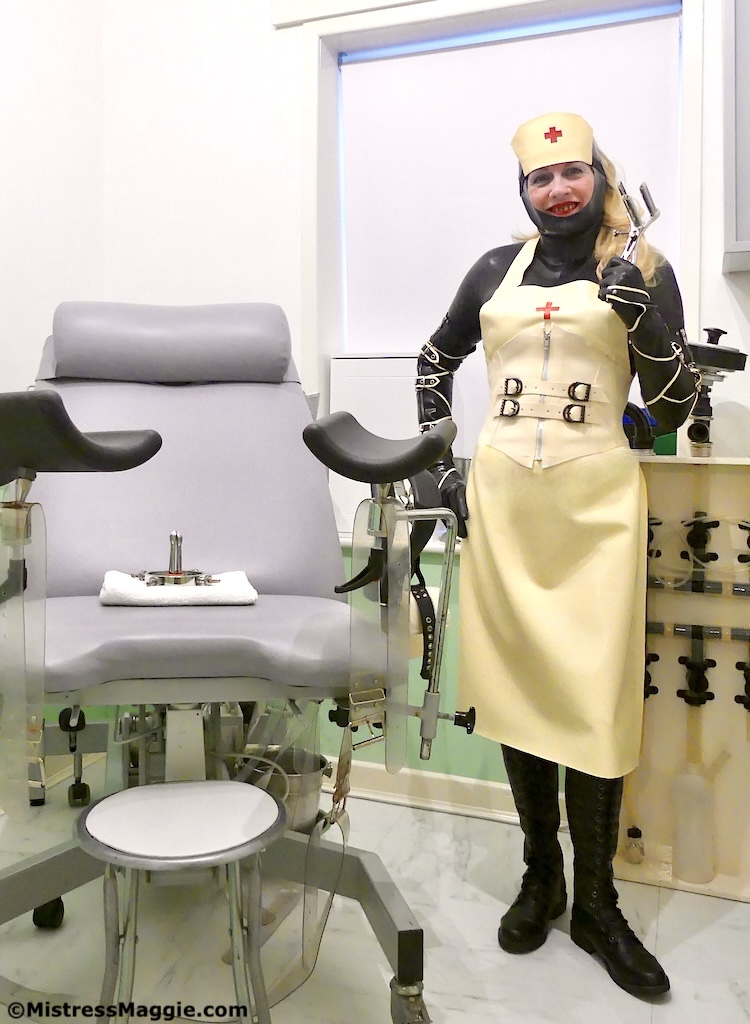 MistressMaggie1's tweet photo. Today’s patient requires his ass stretching, no problem, his rubber has methods 😁

I have staples handy too,  in case there’s any tidying up that needs doing in an adjacent area.

#medfet #medicalmistress #rubberclinic #latexnurse #speculum #analspreader #latexapron #rubberapron https://t.co/euwdooizx4