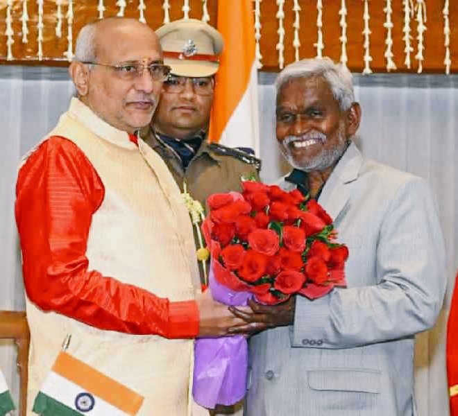 बधाई और शुभकामनायें माननीय मुख्यमंत्री श्री <a href="/ChampaiSoren/">Champai Soren</a> जी!

आशा है कि आप झारखण्ड के जनता की उम्मीदों और आकांशाओं पर खरे उतरेंगे और राज्य में खुशहाली आएगी। 

दादा आपको बताना है की झारखंड के दिव्यांगजन 70 दिनों से राज भवन के सामने धरने पर बैठे है ...

जोहार और शुभकामनायें 🙏🏻