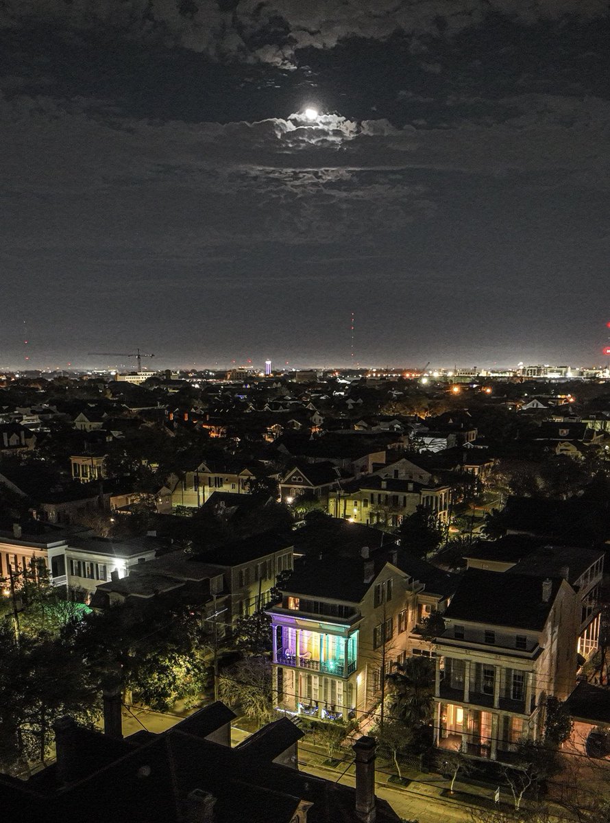 Half moon over the Garden District, Fourth street, New Orleans