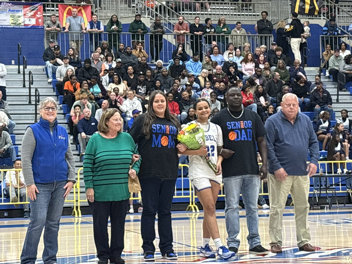 GreerNewsSports's tweet image. Senior night here at Byrnes. Lady Rebel seniors being honored:

@_peytonbush13 
@itss_chat 
Timmerian Miller

@runninladyrebs