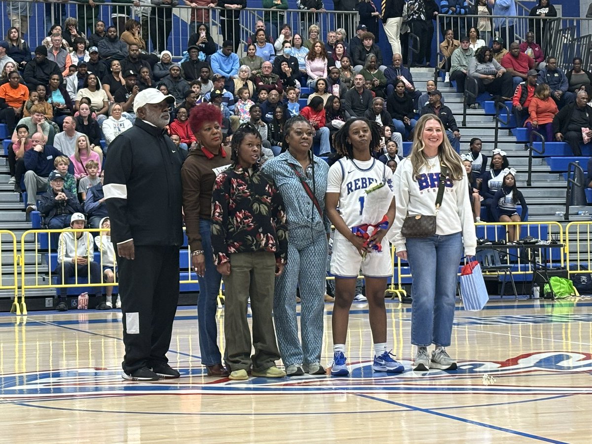 GreerNewsSports's tweet image. Senior night here at Byrnes. Lady Rebel seniors being honored:

@_peytonbush13 
@itss_chat 
Timmerian Miller

@runninladyrebs