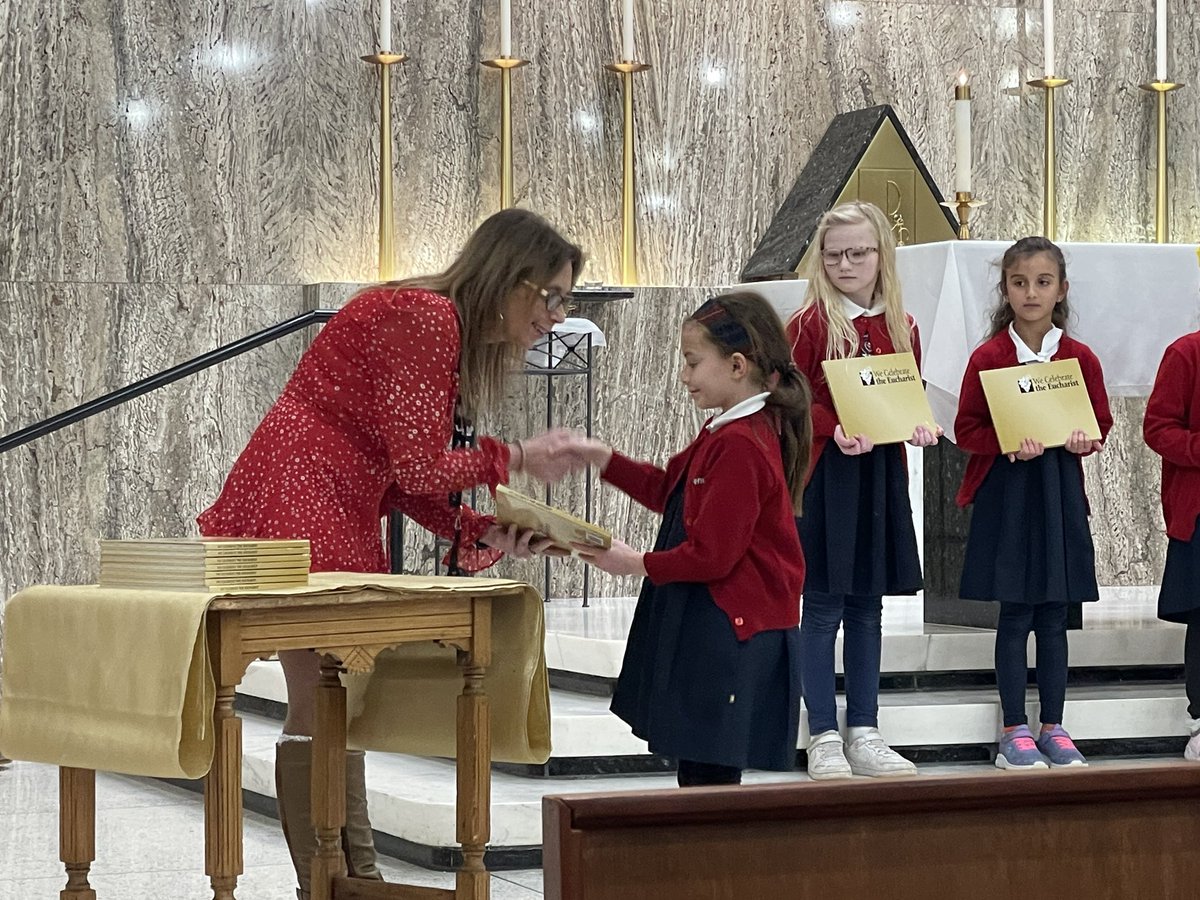 Great way to end CSW2024 and a great way to start our journey to prepare for First Communion! #Gold Book Mass#WeAreVizLS