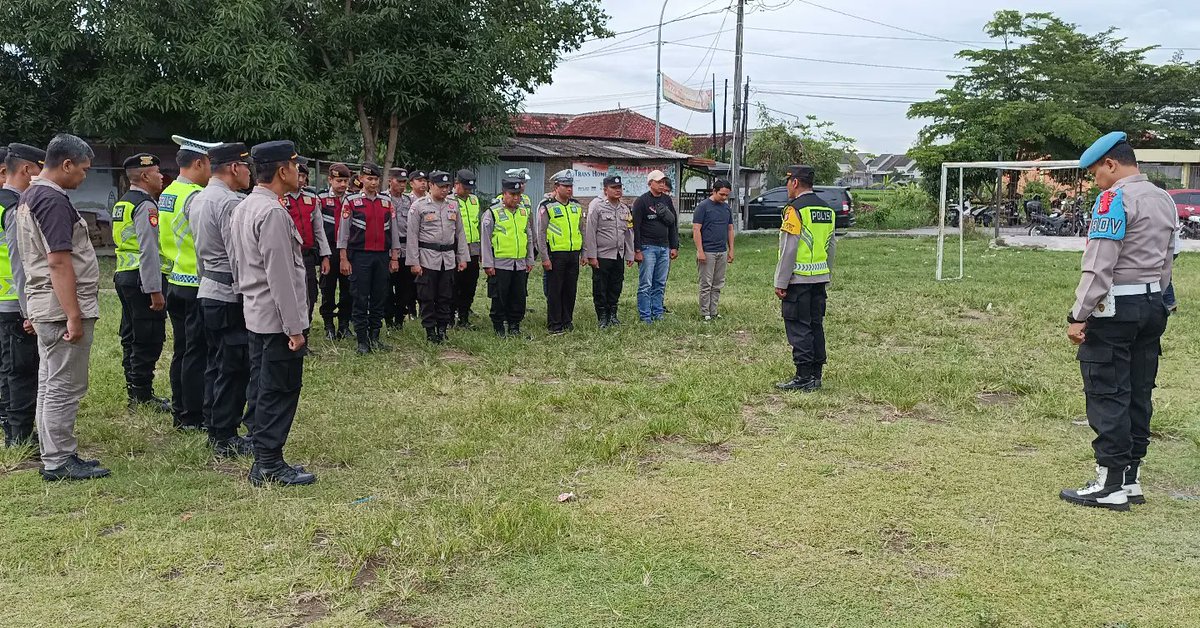 humas_btapan's tweet image. Apel kesiapan pengamanan istighosah dan doa bersama relawan paslon capres cawapres di Lapangan Jambidan Banguntapan. Jumat 02022024

#apel #pengamanan #pengajian #istighosah #polsekbanguntapan #polresbantul #Poldadiy
