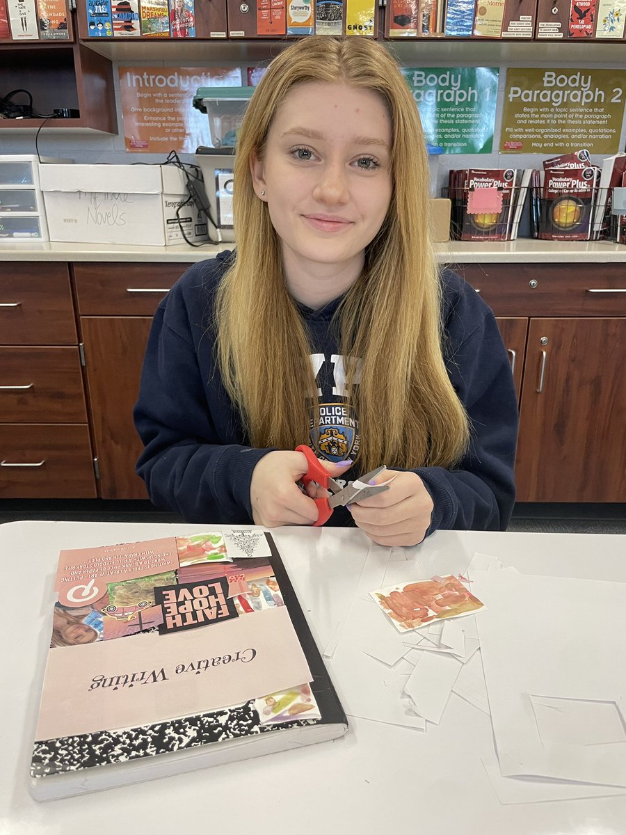 TeenTeacherLA's tweet image. Our new group of young writers are well underway in terms of turning into authors, and this week we got crafty and decorated our notebooks. These will serve as our toolboxes, taking us on amazing journeys this semester! #OtsegoKnights #CreativeWritingKrupp #WritersNotebooks 🎨📓