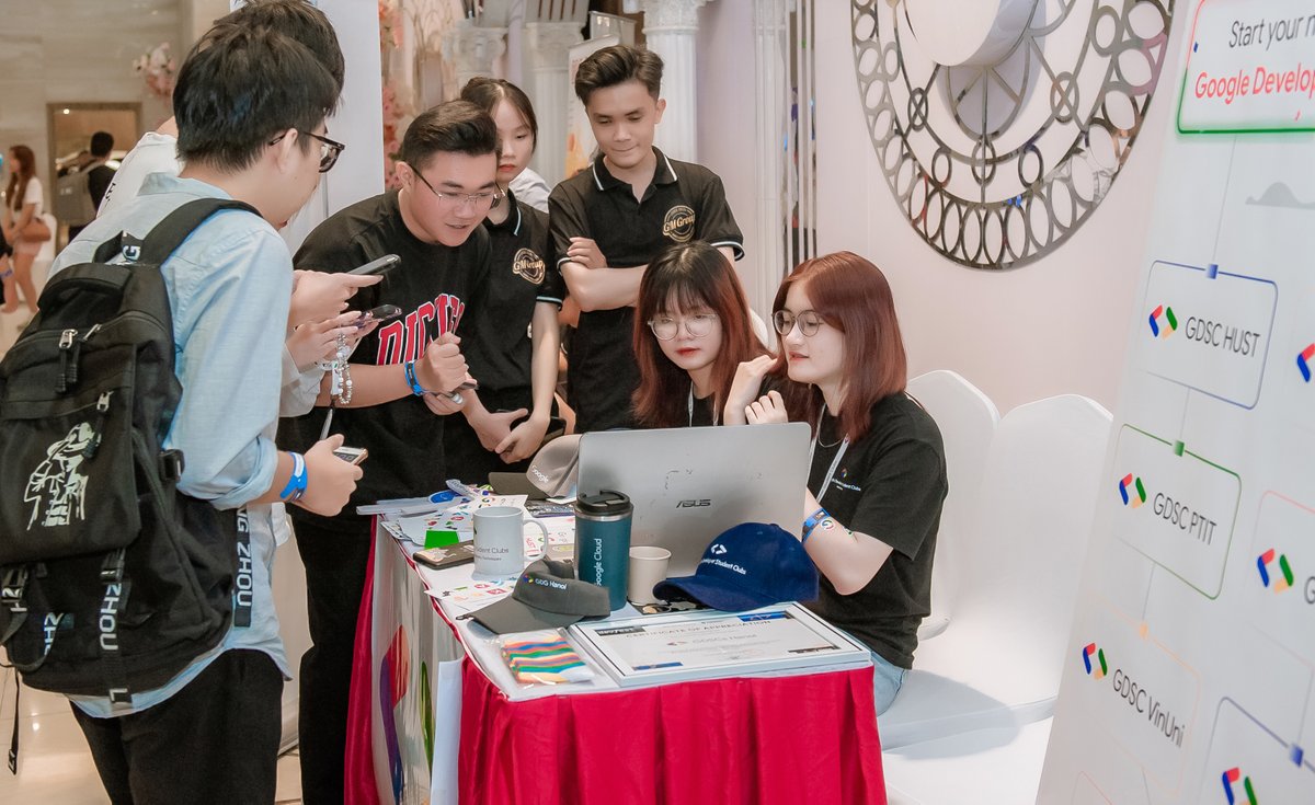 Looking for the "right time" to start? What about right now? 💯 

Join a Google Developer Group (GDG) chapter near you to see our global community of Cloud devs making connections at DevFest and meet new people working in cloud → goo.gle/3HIJW0L