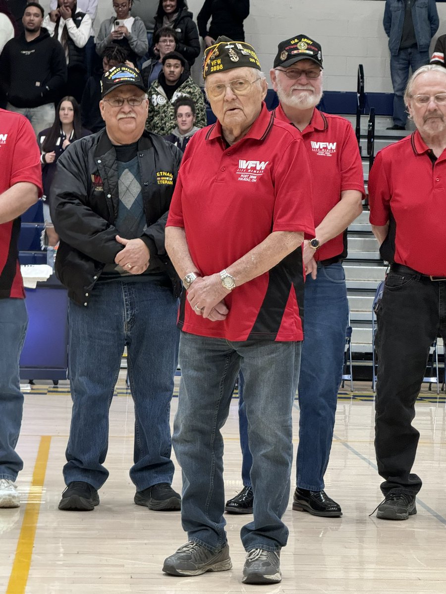 WhitmerAthletic's tweet photo. We were so proud to honor WWII Veteran Richard Martin at tonight’s Varsity Game. We are so grateful for the service of those who gave so much to our country. 🇺🇸 

*Shoutout to the @Whitmer_SS Department, who produced the amazing banner for our hero! https://t.co/NKQvsW4998