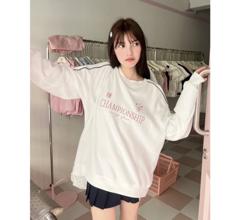 🌟🍫 ขออนุญาตตามหา ￼Cintage♡ CT1881 Athletic girls collection981 🧸 
( สเวตเตอร์รุ่นนี้ champion ) ใครส่งต่อทักมาได้เลยค่ะ 
ปล.คนโกงไปไกลๆจ้ะ🌝
#sweater #cintageส่งต่อ