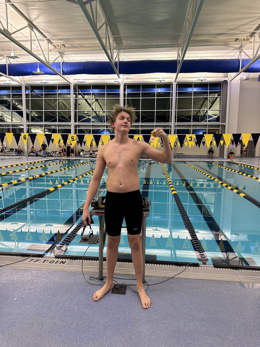 HSAquatics's tweet photo. Way to go, Gustas! 4th in the 200 Free! #SouthPride #WSCGold @HinsdaleSouthAD https://t.co/8K2rVHUtZV