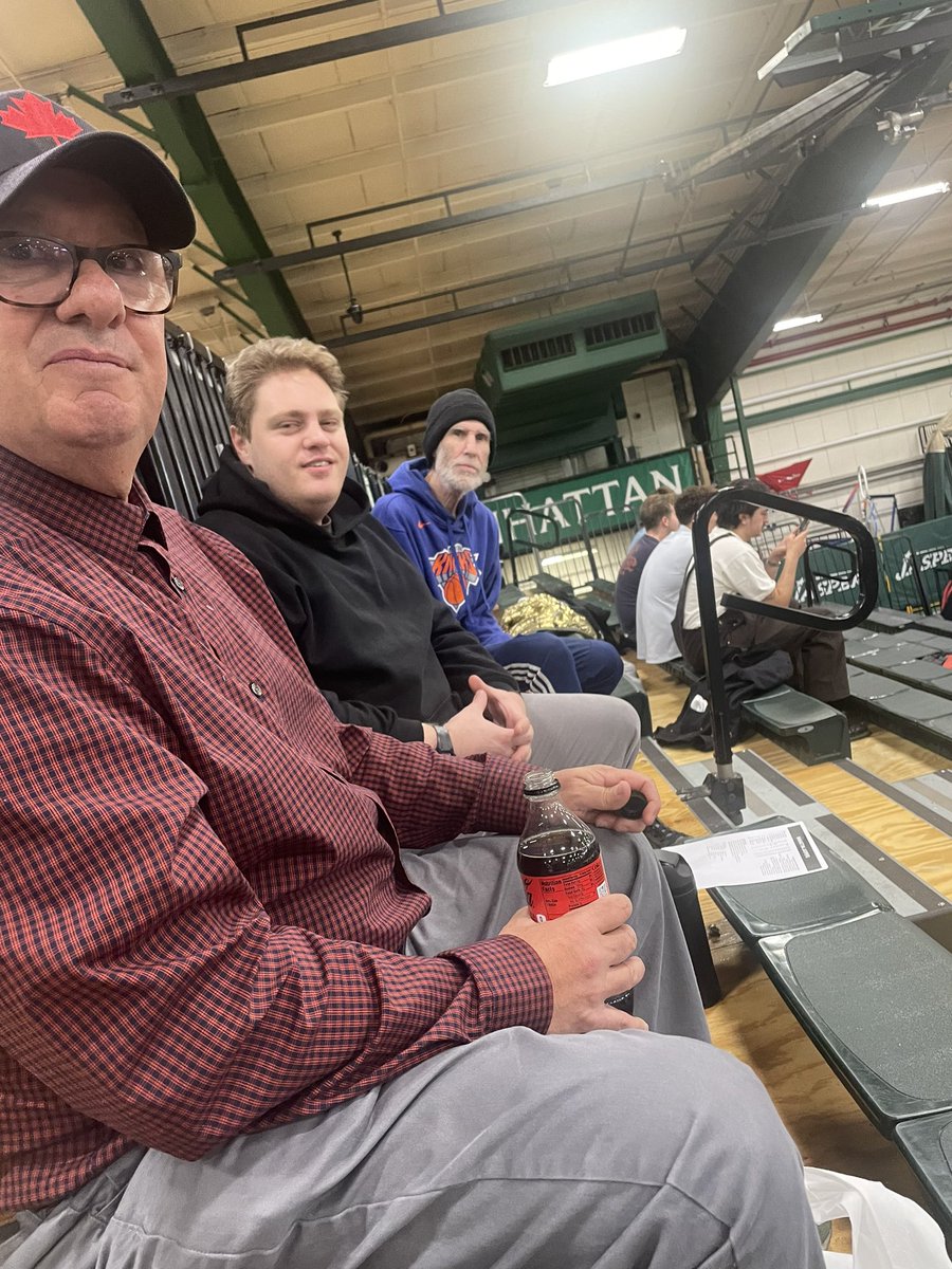 KingcougarMike's tweet photo. @gilligan80 @QuarterRico @_RF30 @rstones199 @JohnnyKamen @UABob87 @velcrobaby @DavePolaski @eddiesofficials @johnnysfgiants @chiefstevfe_ @Always_Yangry #NCAA🏀 14 #QuinnipiacBobCats #ManhattanJaspers w @DavidBSack @royaltytoursusa BigGameAl Angelo and 🦆 https://t.co/0SUBNMk1Uf