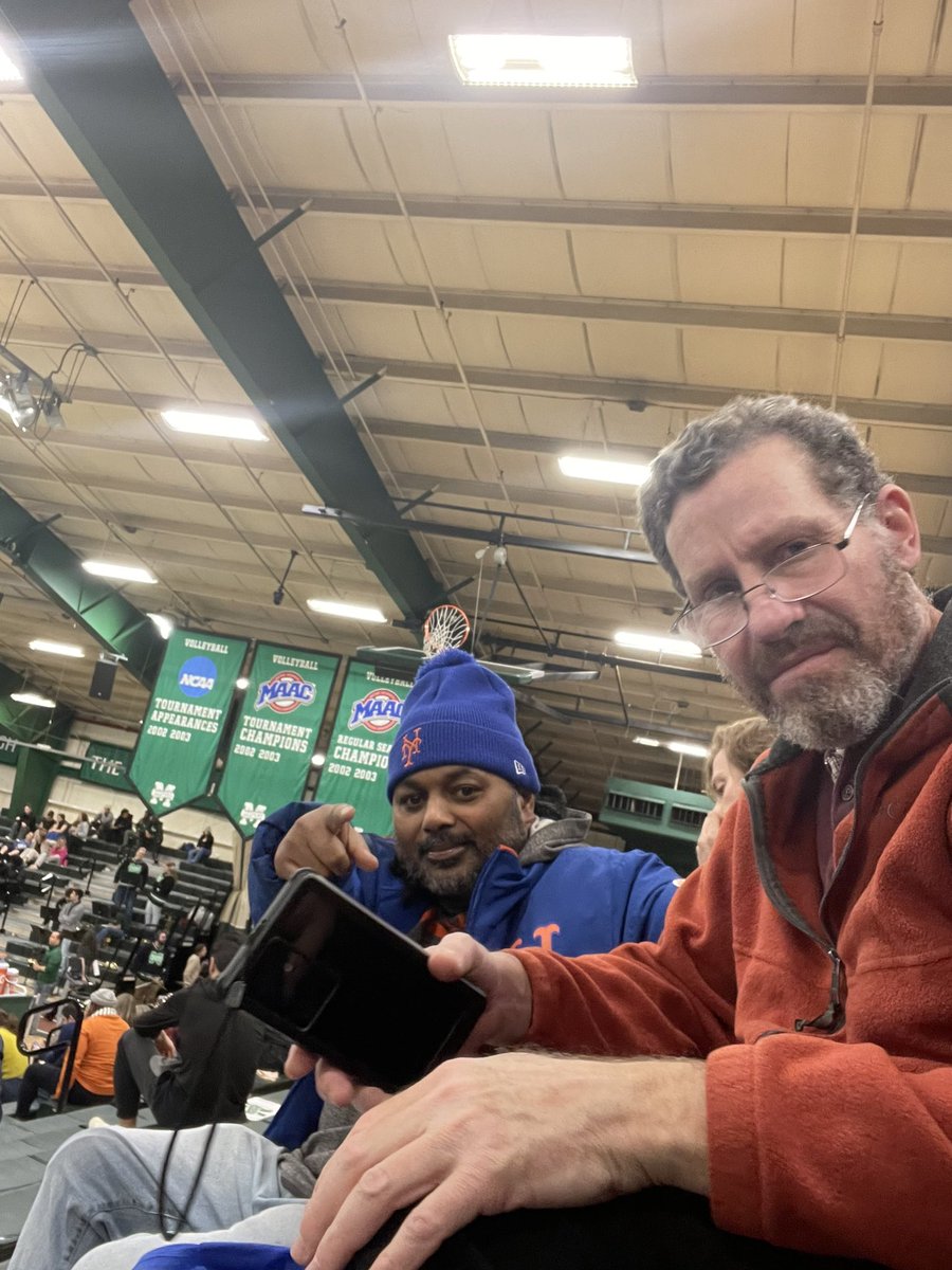 KingcougarMike's tweet photo. @gilligan80 @QuarterRico @_RF30 @rstones199 @JohnnyKamen @UABob87 @velcrobaby @DavePolaski @eddiesofficials @johnnysfgiants @chiefstevfe_ @Always_Yangry #NCAA🏀 14 #QuinnipiacBobCats #ManhattanJaspers w @DavidBSack @royaltytoursusa BigGameAl Angelo and 🦆 https://t.co/0SUBNMk1Uf