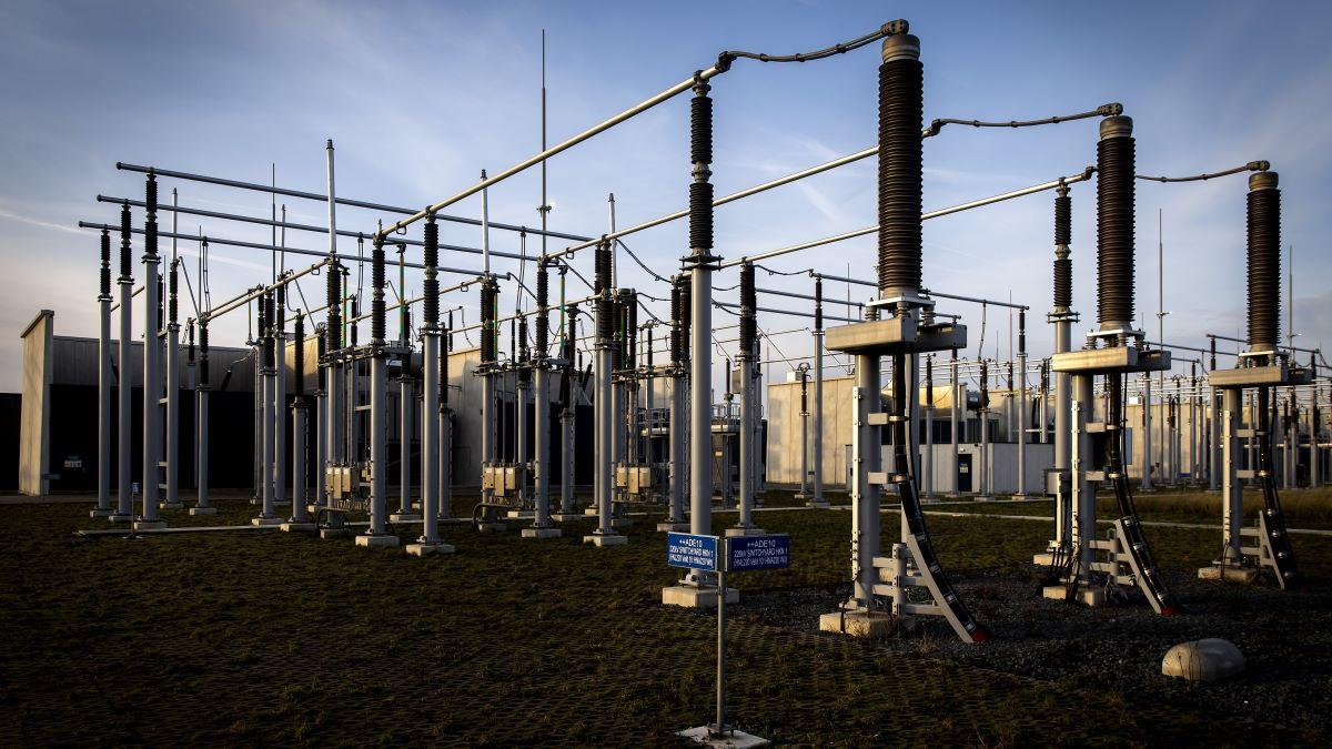 Veel projecten van bedrijven om slimmer #stroom te delen in Gelderland, Utrecht en Flevoland kunnen slechts minimaal doorgang vinden. Dat heeft VNO-NCW Midden gehoord van hoogspanningsnetbeheerder #TenneT. De bedrijven spreken van een ‘enorme domper’. bit.ly/49j2MHB