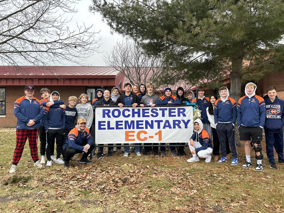 RHS Wrestling brought the energy this morning! These athletes welcomed our students with cheers, high-fives, and some stellar dance moves! We wish them the best of luck tomorrow at Regionals! ✨🚀
