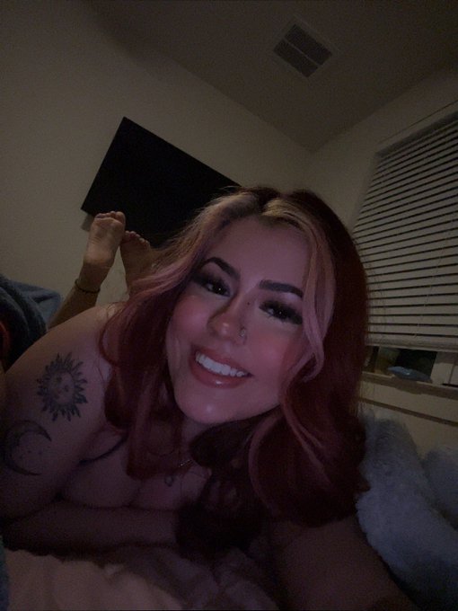 ur vibey girl 🧿 https://t.co/j2ruwVkGqL