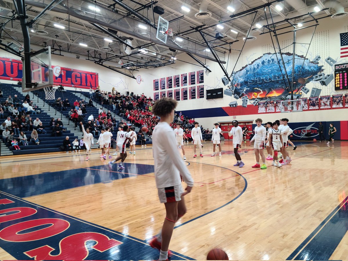 CaprioStewart's tweet photo. Pregame prep for the Varsity Basketball team #RollStormBeatBartlett @KurtJohansen6 @sehssports @SouthElgin https://t.co/jw0ZAK00ZN