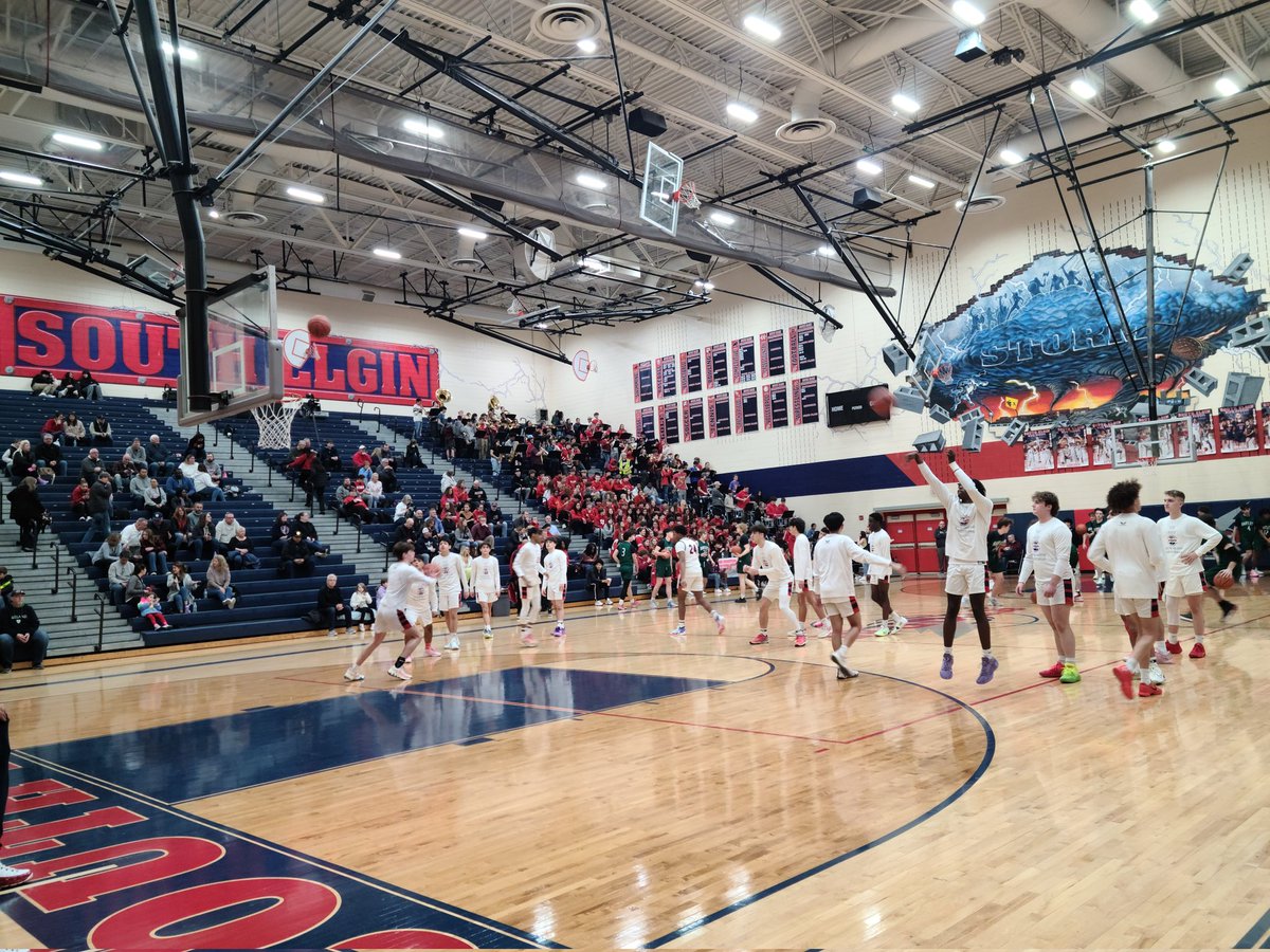 CaprioStewart's tweet photo. Pregame prep for the Varsity Basketball team #RollStormBeatBartlett @KurtJohansen6 @sehssports @SouthElgin https://t.co/jw0ZAK00ZN