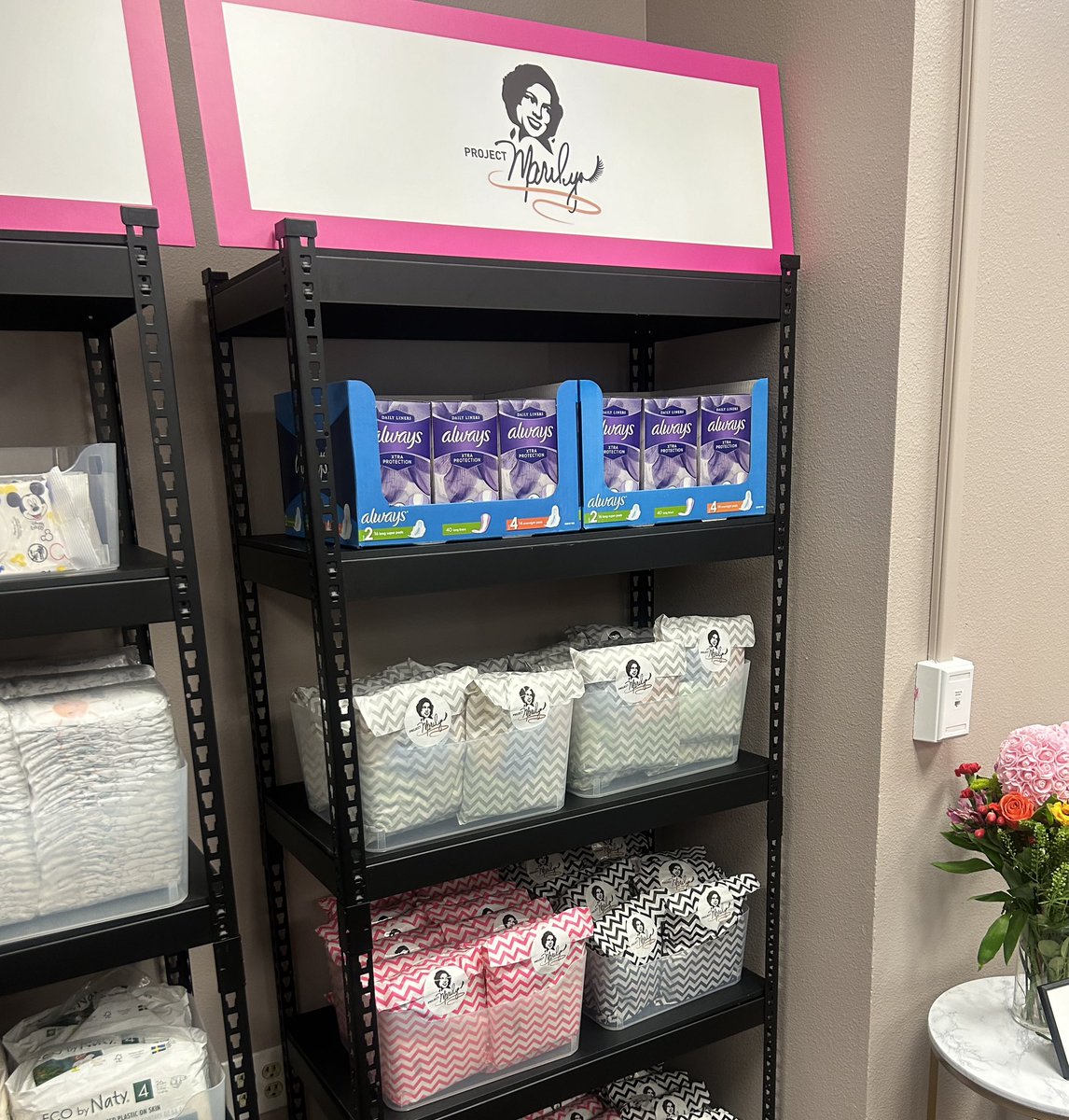 ProjectMarilyn1's tweet photo. Thank you to @thejust1project for including us in your new @ClarkCountySch pantry at Mojave High School.
We’re super grateful that you know that period supplies are school supplies. #PERIOD
#endperiodpoverty #periodposse #endperiodshame #marilyn
@periodsupplies @Always https://t.co/ucF5hM2XNc