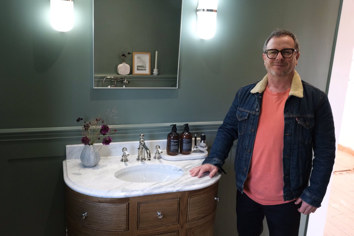 Absolutely delicious 🤩

Curves &amp; Colours to create this marvellous traditional classic in feel &amp; style Victorian bathroom. 

Well done Richard &amp; Jason it was a labour of love but so worth it! 

Stream now My5 <a href="/channel5_tv/">Channel 5</a> 

#bathroom #bathroomdecor #bathroomdesign #renovation