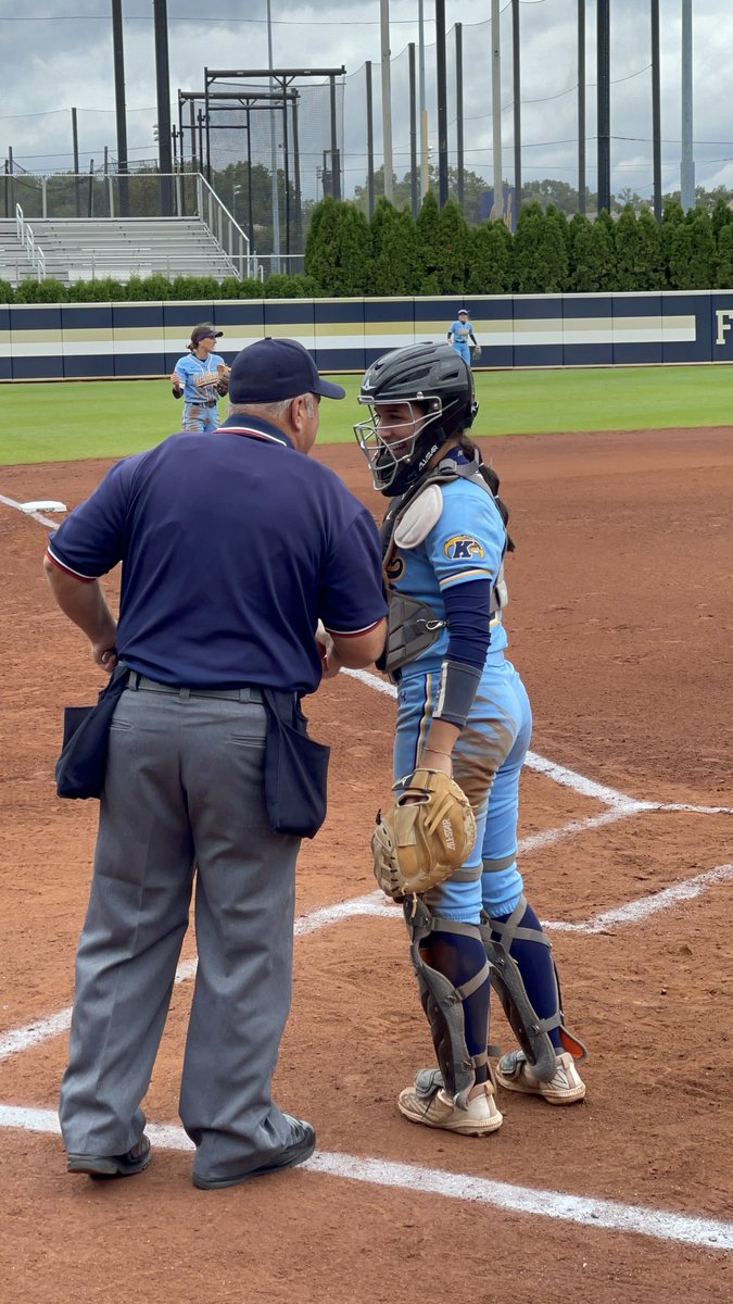 B. Despines tweet media