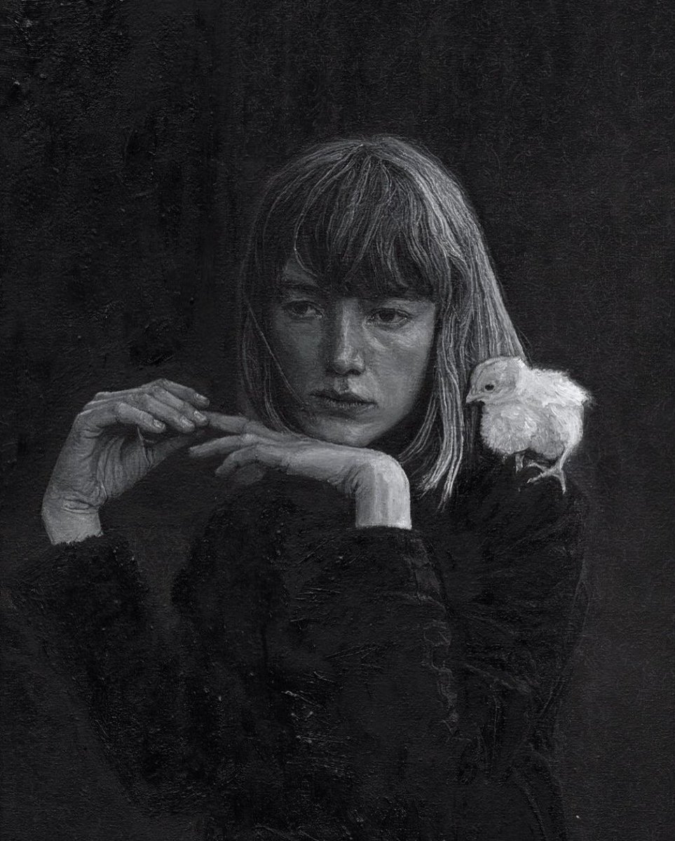 Gn 💭

‚Lou‘

Photo.                      Painting.