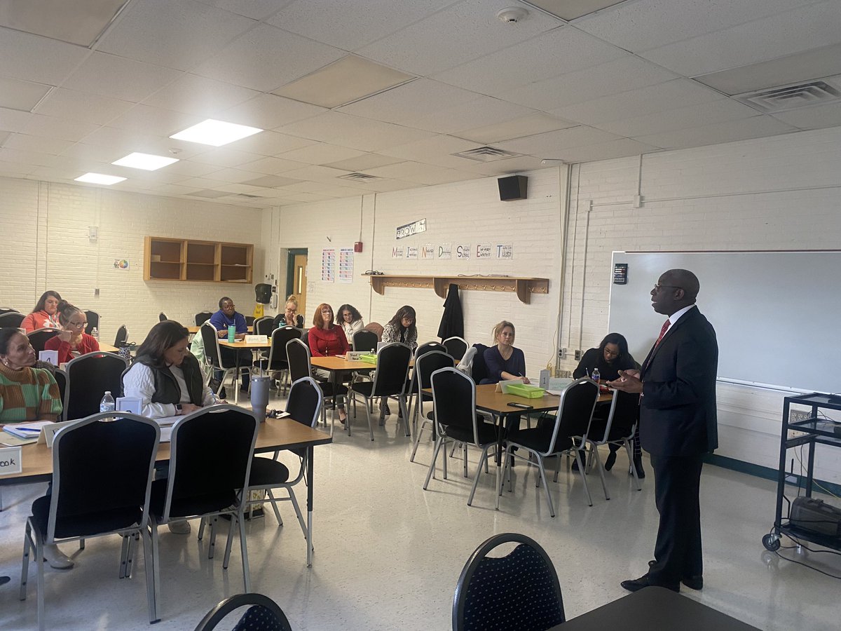 AMorgan_FCPS's tweet image. Another great Build Your Own session today with special guest speakers Dr. Keith Harris and Dr. Eric Louers-Phillips. Thank you both for your time and expertise! 
#fcpssupport