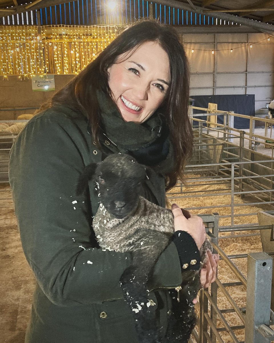 BeccyWoodTV's tweet photo. Well that was a lovely way to get back to work #springlamb #lambing https://t.co/AjeoZVdvSB
