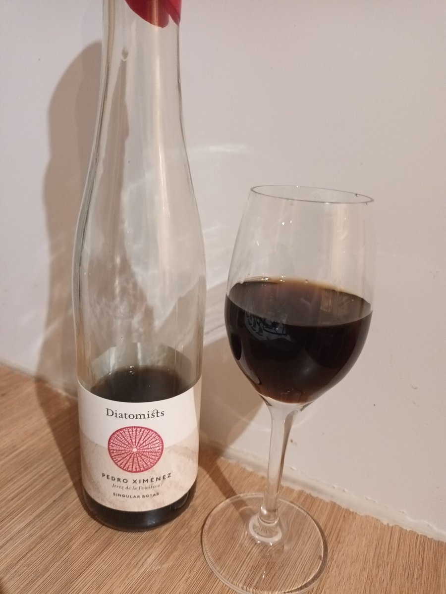 thomsok's tweet photo. @StAndrewsTim @Diatomists2 Enjoying @Diatomists2 Pedro Ximinez! https://t.co/Dwoqdfp3ye