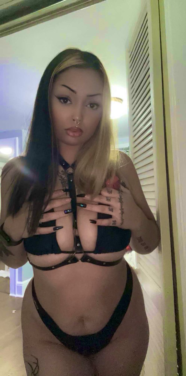 Alphaforyoucuck's tweet photo. hiii! im sending my nudies to everyone who likes &amp; follows 🍑 https://t.co/klvjlG9aZA