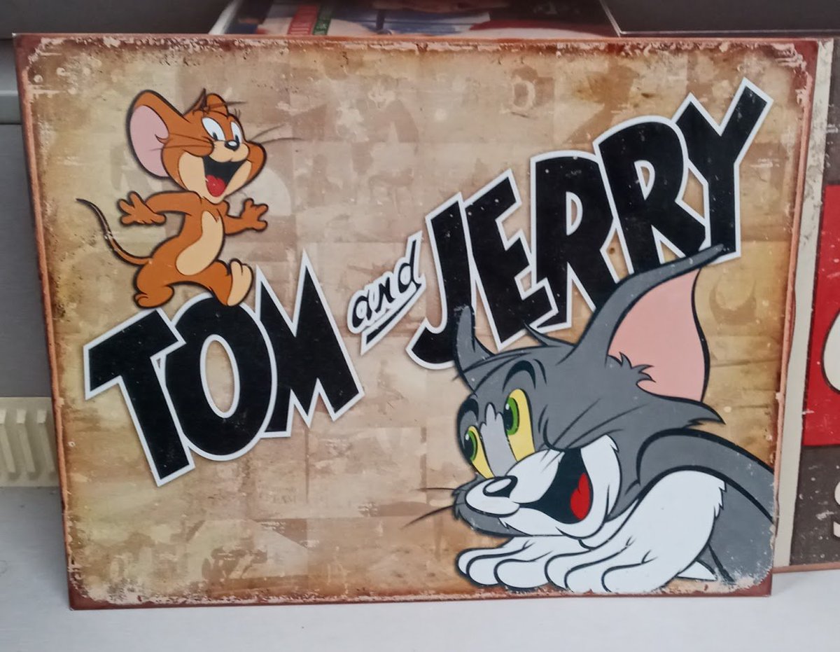 This is a very cute metal tin sign of Tom and Jerry on there. I grew up watching these cartoons from long time ago. I'll never too old for these ones especially with Tom and Jerry. #tomandjerry #metalsign #metaltinsign #classiccartoons #hannabarbera #catandmouse