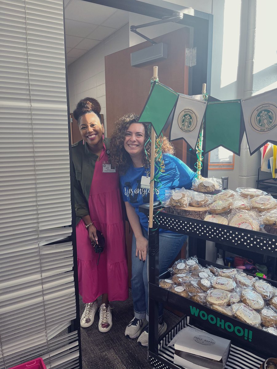 MrsRebeccaLydia's tweet photo. It’s Friday!! 💗 @CFISDWilson And the #woohoocart is here!! I’m definitely feeling the love 💗 🍪 🍪🍪 thank you A-team! 
#whatsupatwilson #woohoocart #snacksforteachers #teacherlove #Friday #adminlove https://t.co/MKQlqBbK4Q