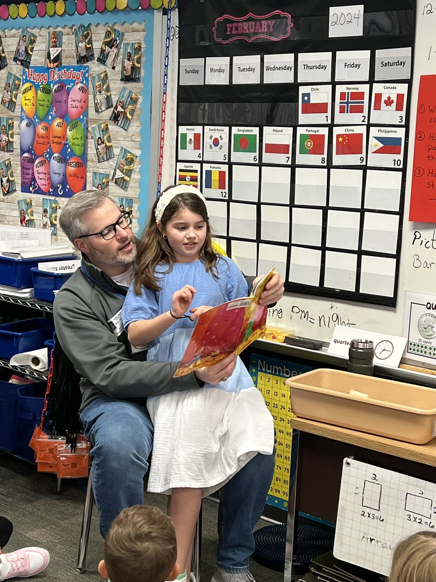 MsBlackshear143's tweet photo. Mr. Dickens was our wonderful watch dog today! @HumbleISD_DWE https://t.co/Cyru1dezzI