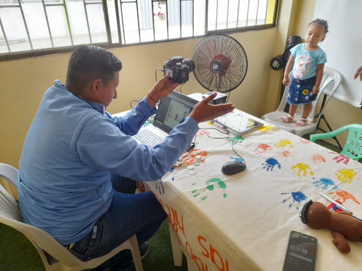 RCivil_Zona7's tweet photo. Mediante un trabajo coordinado entre @InfanciaEc y @RegistroCivilec para brindar mejores oportunidades a los niños y niñas del país.

✅Se desarrolló una brigada de cedulación en la parroquia Unión Lojana del cantón Huaquillas cedulando a: 

🪪 50 niños y niñas por primera vez. https://t.co/iBrhRgNDii
