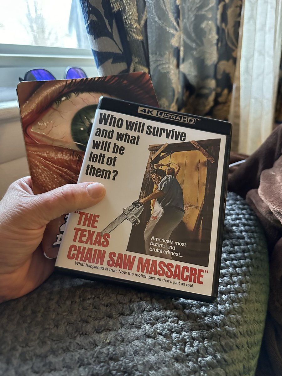 Lunchb0x_B's tweet image. Wonder what I’m gonna watch tonight… 🤔 

The #Slipcase was a nice surprise!

#TheTexasChainsawMassacre #4K #UHD #Horror #HorrorMovies #PhysicalMedia