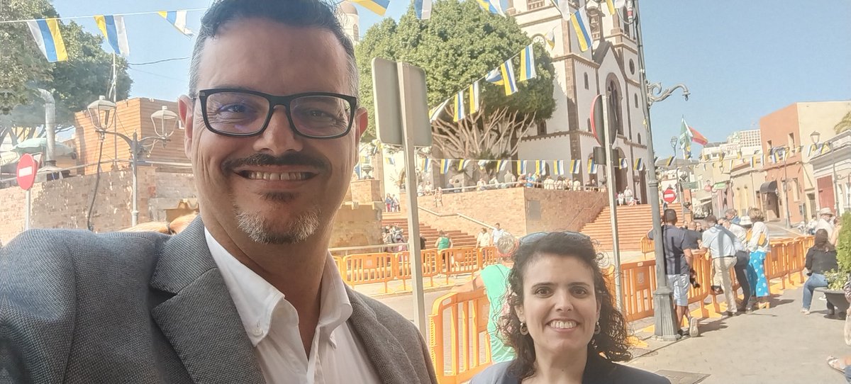 Christodriguez's tweet photo. Maravilloso día grande de las fiestas de #LaCandelaria en la Villa de Ingenio en el que hemos podido compartir conversaciones, anécdotas y buenos momentos con amigos y vecinos. #HaciendoPueblo👓 https://t.co/4sXeorPfqL