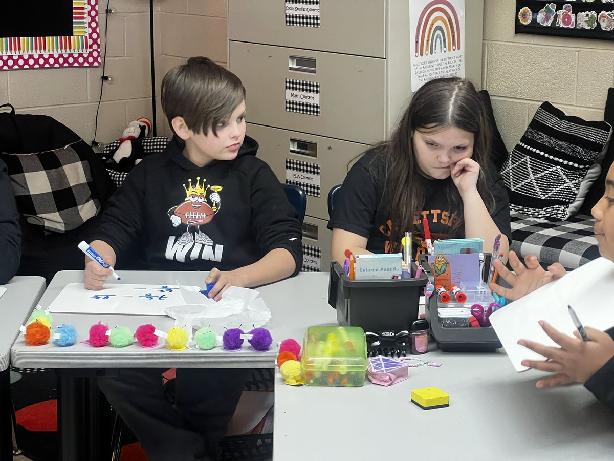 ChristineGindle's tweet photo. 4th graders working with @IllustrateMath  to plot fractions on a number line! https://t.co/O5VvP3FgKF