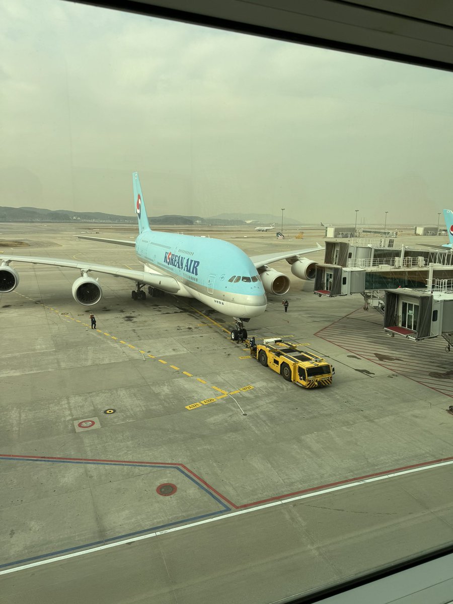 limssumin's tweet photo. 유독 A380과의 인연이 없다. 747-8i나 747-400은 몇 번씩 타봤는데도… 대한항공이 A380을 올해부터 퇴역시킨다는데 다 퇴역하기
전에 타볼 수 있을까? https://t.co/9C6SToCOeW
