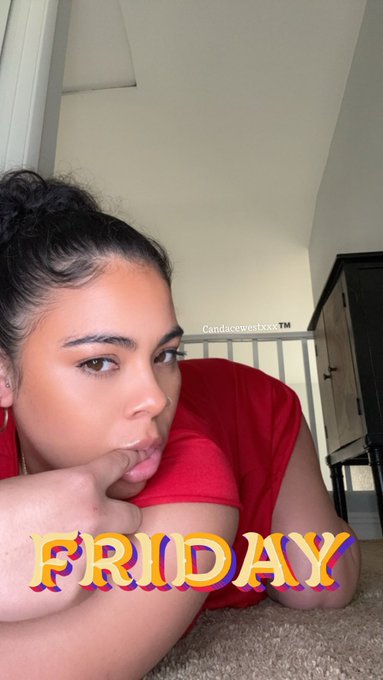 1 pic. Happy Friday ? New live xxx show ⬆️ now on my snap ? https://t.co/G1TAyFGd1S