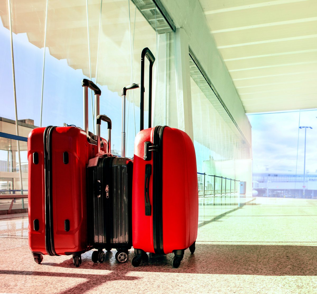 Viajar es una de las cosas que más me gustan y me apasionan. 

Y no estoy hablando solo porque trabajo en una aerolínea, sino como una persona que disfruta cada detalle del proceso: desde la planificación hasta alistar la maleta y, por supuesto, descubrir nuevos lugares.

He