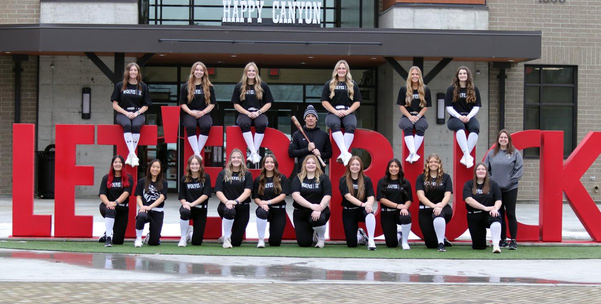 athletics_bmcc's tweet photo. Presenting your 2024 BMCC Softball team!

BMCC will kick off their season on February 16th as they take on Clackamas. Go Wolves! #RunWithThePack https://t.co/8cTABV378C