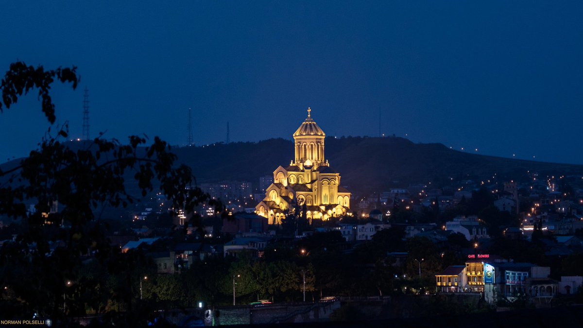 atekfon's tweet image. Тбилиси👀Репортер Rotten Trips Норман Полселли — итальянский писатель и фотограф, путешествовавший по стране на велосипеде.