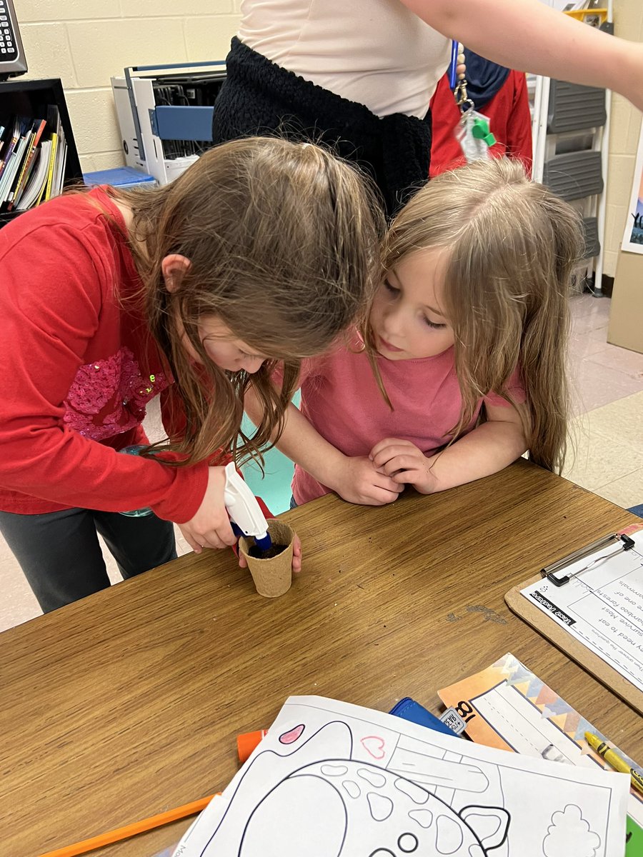 The collab of the century!!!! Bridging the gap between 2nd and Kindergarten! Reading our Seed to Plant book that we have been analyzing in ELA to teach Kindergarten about Living and Nonliving things! Then we helped them plant a living thing🌻🌻 <a href="/ChristianaES1/">Christiana ES</a> @MsMillercrew209