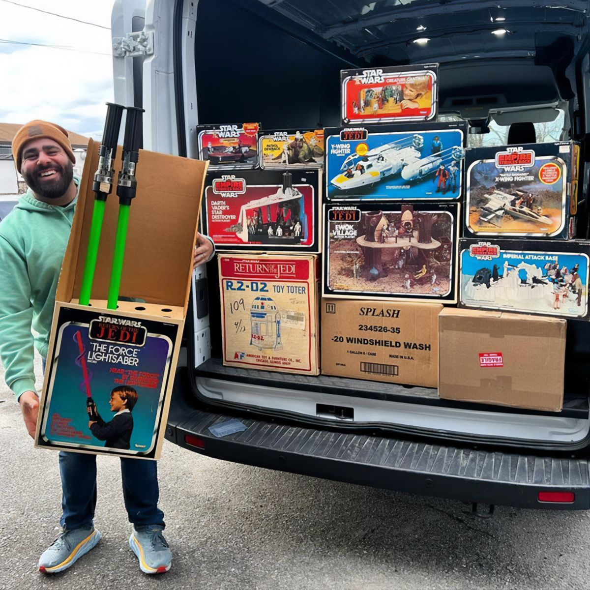 bruneauandco's tweet photo. A tale of a Picker's Paradise in Upstate New York on the #BruneauBlog at https://t.co/uvWteYC35C! #starwars #starwarstoys #toyhunter https://t.co/unpc2bgpl1