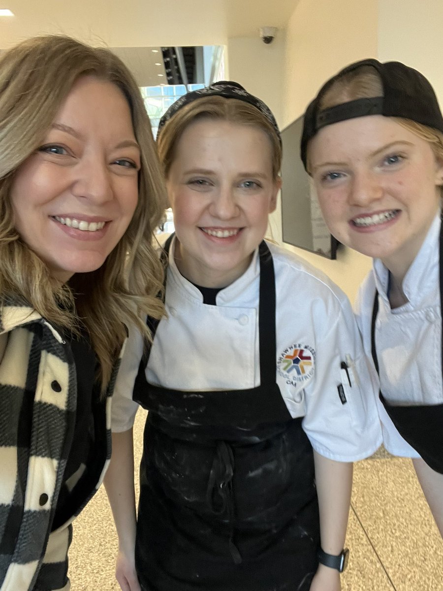 KelleyRCapper's tweet photo. First 5-day week in 2024 &amp; loved watching teachers working w/ students, students at @smsd_caa, cheering for @SMWGBasketball @SMWBasketball, &amp; can’t wait to share the new #WestReads collab with @SMWestOffice YES! #theWestWay @theSMSD @CoachBakerSMW @kaitlugo7 @CoachShulman https://t.co/m6idJwNnUE