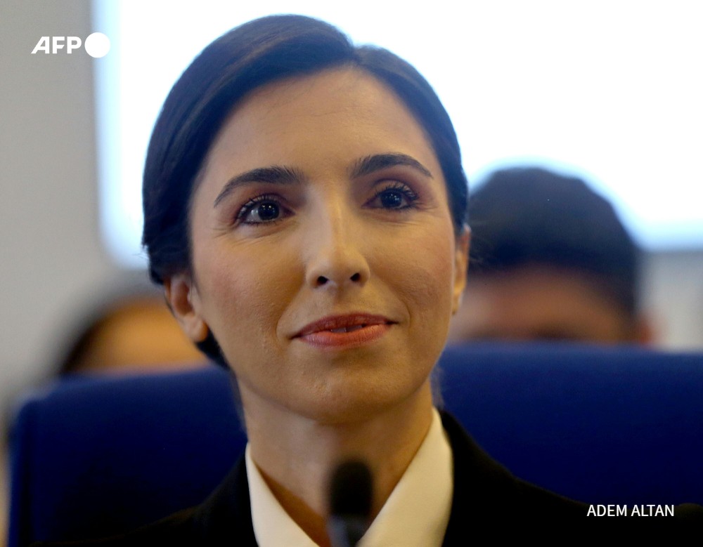Dmitry Zaks (@dmitryzaksafp) on Twitter photo Turkey's pro-market central bank chief quits after less than a year in office over a scandal involving her family. But analysts think this time, Erdogan will not waver from his new-found support for conventional economics. <a href="/AFP/">AFP News Agency</a> story
u.afp.com/5pun Turkey's pro-market central bank chief quits after less than a year in office over a scandal involving her family. But analysts think this time, Erdogan will not waver from his new-found support for conventional economics. <a href="/AFP/">AFP News Agency</a> story
u.afp.com/5pun