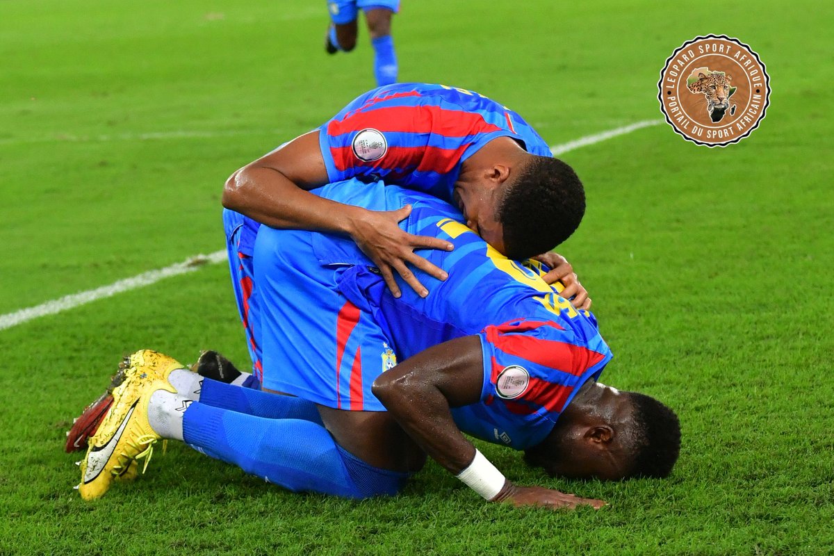 leopard_LSA's tweet photo. 📸😎: La célébration de Chancel Mbemba après son but égalisateur face à la Guinée. Toujours reconnaissant envers son Dieu 🙏🏾

#CAN2023 #AFCON2023 #RDCGUI #CODGUI #LSAMAG https://t.co/0fbuvlbD15
