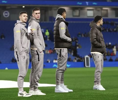 TheSpursWatch's tweet photo. Tottenham Hotspur 25 & under:

Cuti Romero (25)
Emerson Royal (25)
Pedro Porro (24)
Manor Solomon (24)
Dejan Kulusevski (23)
Oliver Skipp (23)
Ryan Sessegnon (23)
Micky van de Ven (22)
Brennan Johnson (22)
Bryan Gil (22)
Pape Sarr (21)
Destiny Udogie (21)
Radu Dragusin (21)
Troy Parrott (21)
Yago Santiago (20)
Josh Keeley (20)
Jude Soonsup-Bell (20)
Alejo Veliz (20)
Dane Scarlett (19)
Jamie Donley (19)
Alfie Devine (19)
Lucas Bergvall (18)
Ashley Phillips (18)
Alfie Dorrington (18)
Will Lankshear (18)
Mikey Moore (16)
Luka Vuskovic (16)

Bright future at Spurs! ✨